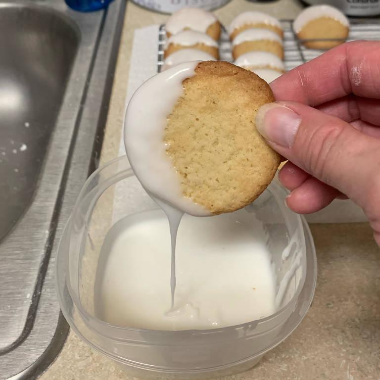 Almond Cookie Icing (Hardens)