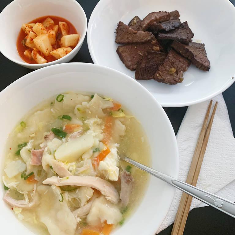 Sujaebi 수제비 (Korean Wide Noodle Soup)
