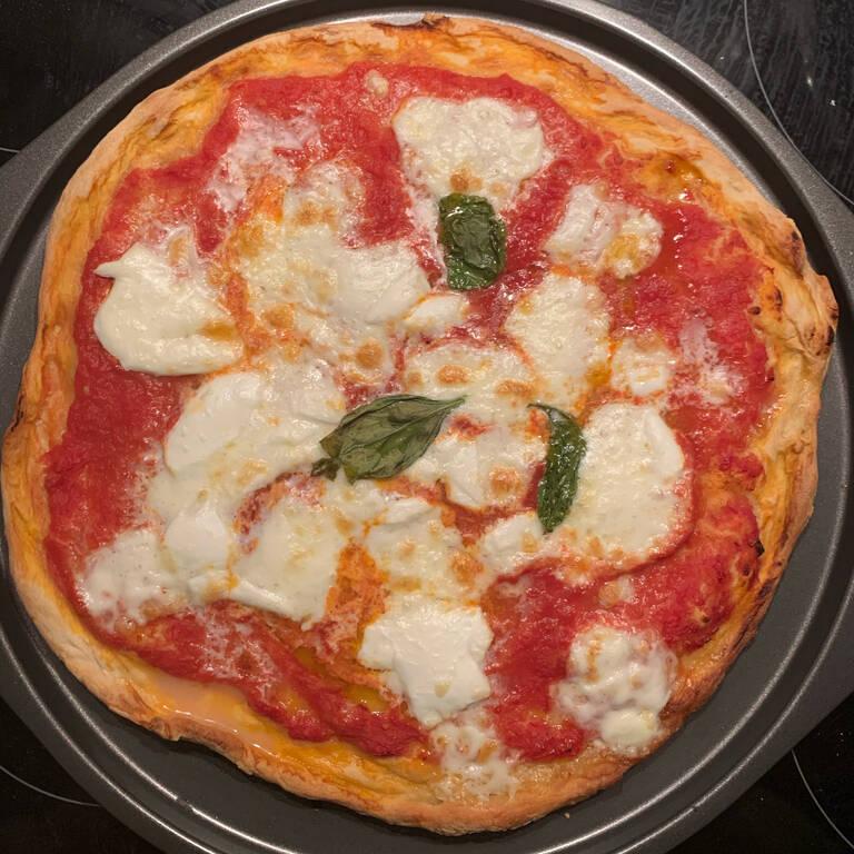 Handmade Pizza Margherita