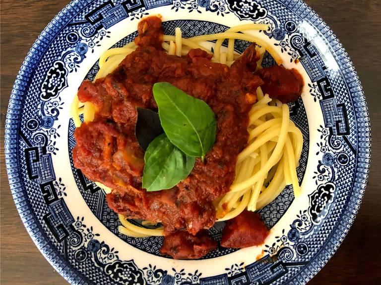 Spaghetti mit Marinara-Soße