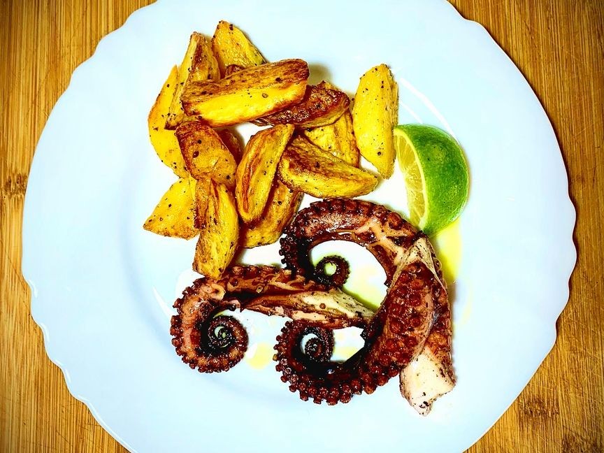 Octopus with baked potatoes