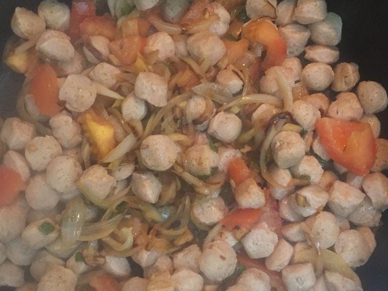 Next add the Tomate and the soya bean and close the lid until soya bean gets cooked well.