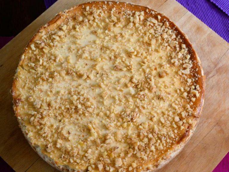 Transfer to a serving plate and sprinkle crushed pecans on the top of the cheesecake.