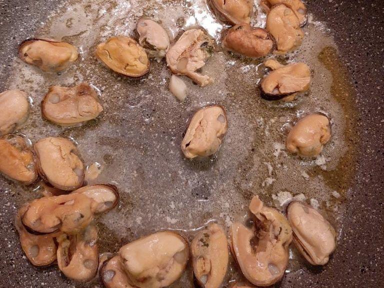 Put butter in the pan Then just take the mussels and place them in the pan