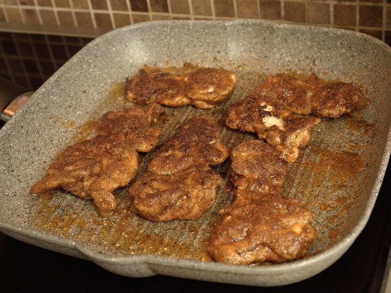 Preheat a grill or frying pan (medium-high heat). Cook chicken thighs 2.5 minutes per side or until fully cooked
