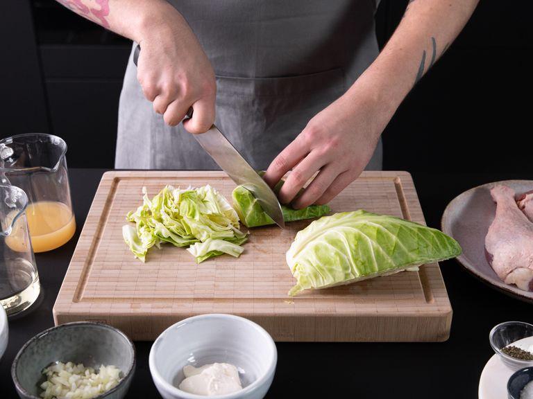 Rub goose legs with salt, sugar, pepper, and marjoram, let sit for approx. 30 min. Chop carrot, leek, and parsnip. Cut half of the onion into bite-sized pieces, then add to a cast-iron pot. Mince remaining onion and roughly chop the pointed cabbage, set aside.