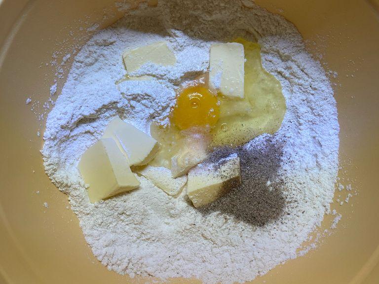 Mix the ingredients in the stated order (it’s best if you knead the dough by hand)