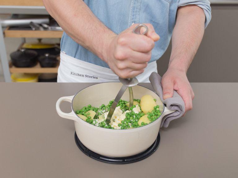 Peel potatoes and boil in salted water until tender, approx. 25 – 30 min. Drain water, then add peas, butter, and chicken stock. Mash until creamy and season with nutmeg, salt, and pepper.