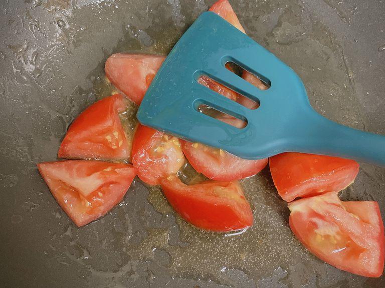 Heat up the oil and fry the tomatoes until the juice is sucked out
