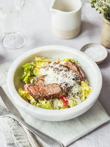Pan-fried steak salad with Caesar dressing