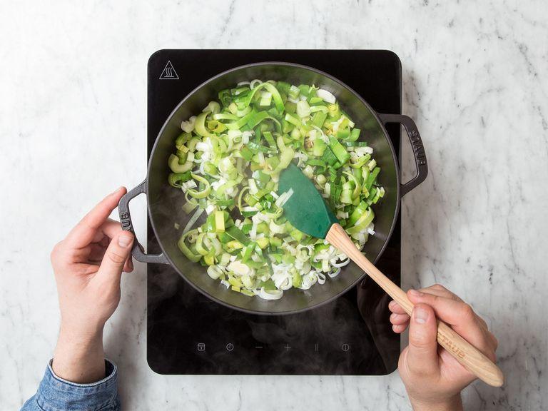 Heat vegetable oil in a large frying pan over medium-high heat. Add garlic and sauté for approx. 2 min. Add leek and bell pepper and cook for approx. 3 – 4 min. Season with cumin, freshly grated nutmeg, salt, and pepper to taste.