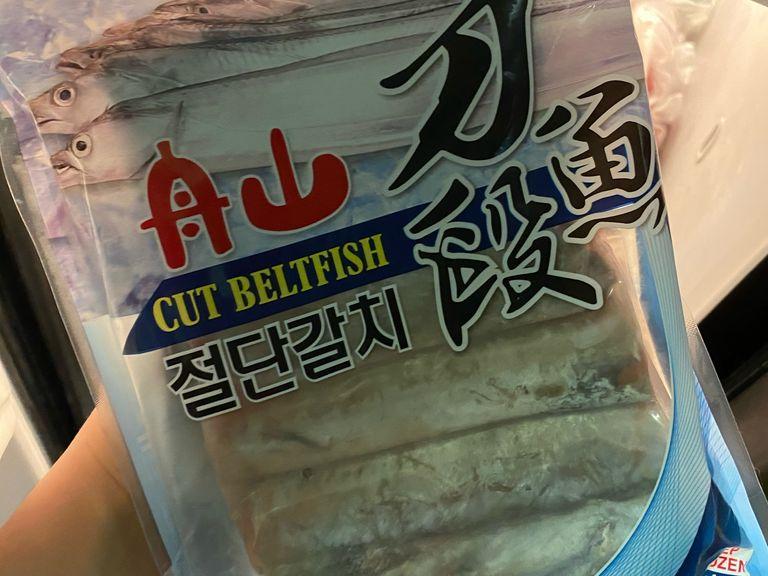 Defrost beltfish or use freshly bought, if available.