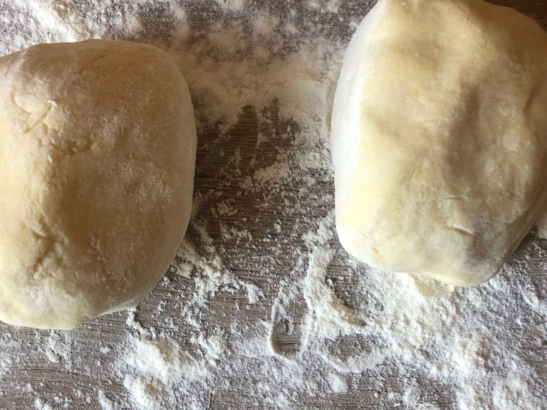 divide dough in two parts and roll it . put one rolled part on baking sheet put sauted tarragon and scalion on it and cover with another rolled part preaheat oven on 180 degrees of C /356 F and bake for 25 min