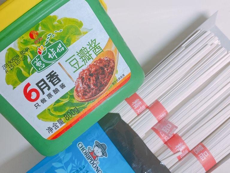 The green-yellow box is the sauce豆瓣酱(the soul of the dish but I think only Asian markets sell it). The noodles look like this. You can also choose soba noodles if you prefer to eat healthier