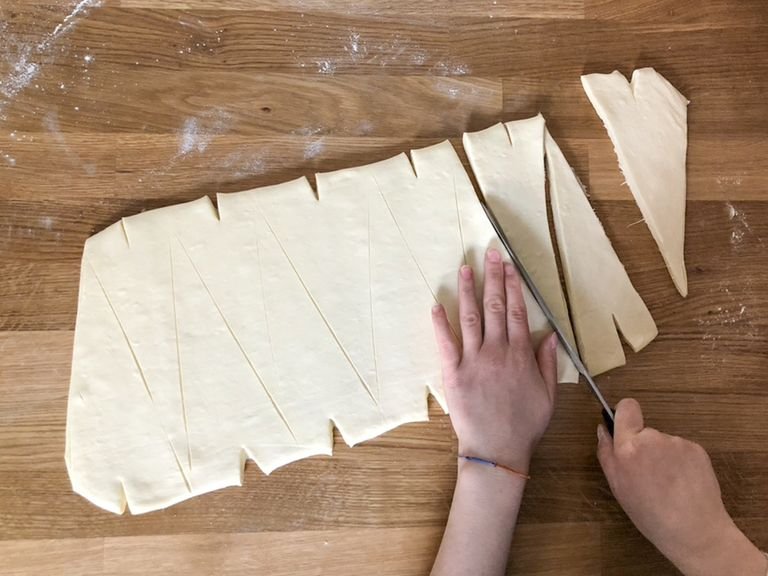 Day 3: Take the croissants out of the fridge in the morning and place them on a baking sheet lined with parchment paper (max. 6 per sheet).L eave to rise for 1 hr. at room temperature. Preheat the oven to 200°C/400°F top/bottom heat.