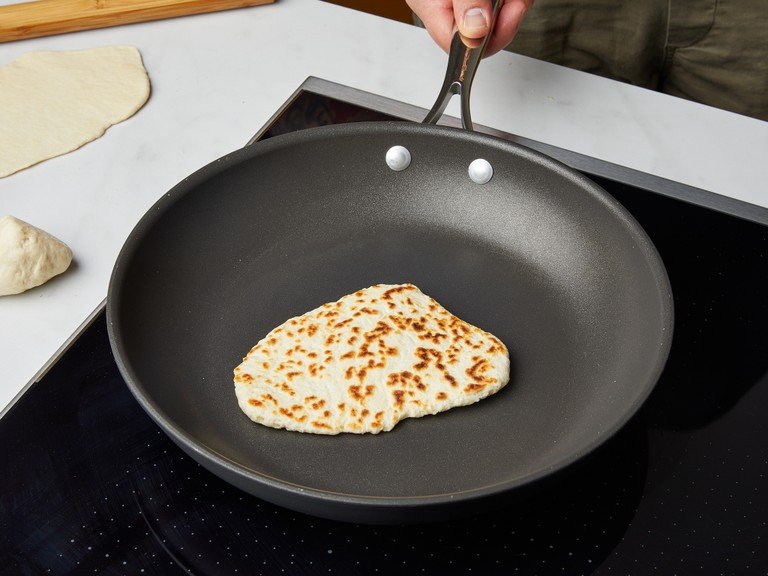 Preheat the oven to 200°C/400°F top/bottom heat. Heat a non-stick frying pan and bake the flatbreads one after the other in the dry frying pan, cooking each side for approx. 1 min. Flip them as soon as the dough takes on some color and the some dark spots appear.