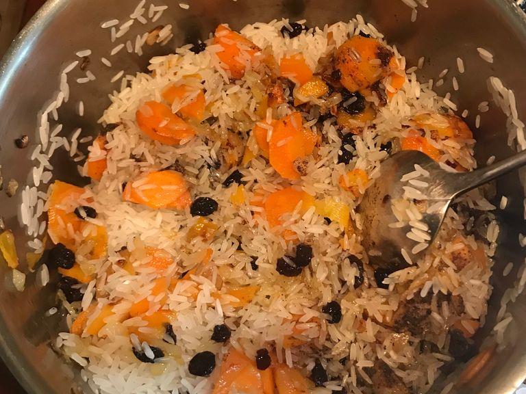 Add the rice and stir for another minute