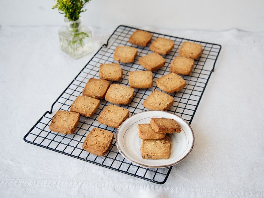 Shortbread-Kekse mit Ahornsirup und Pecannüssen