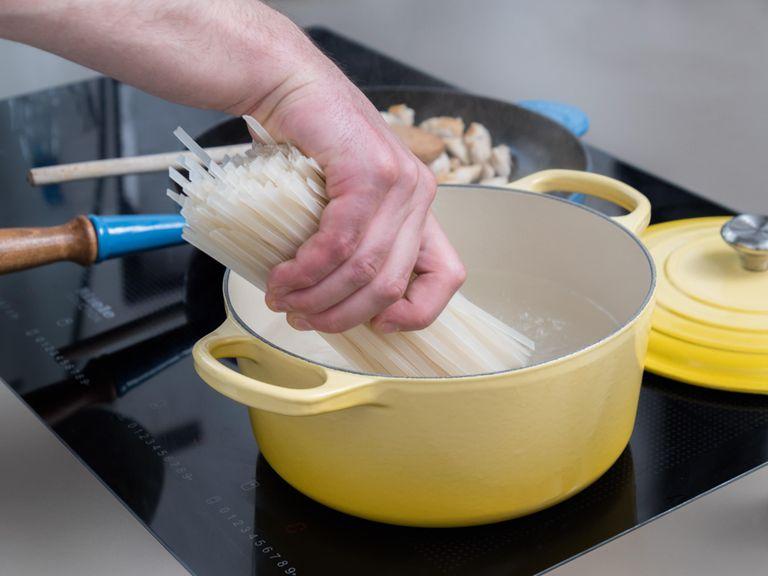 Add salted water to a large saucepan and bring to a boil. Add rice noodles and cook for approx. 8 – 10 min. Drain and add rice noodles to mixing bowl.