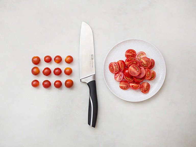 how-to-halve-cherry-tomatoes