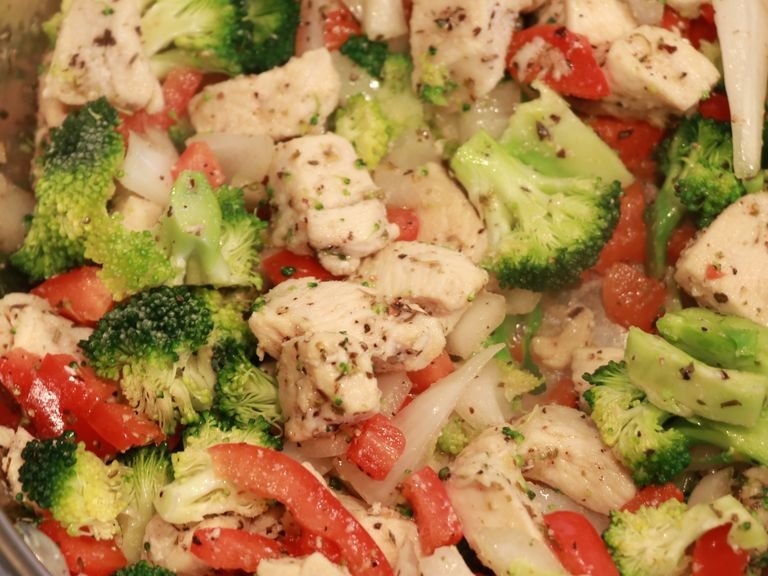 Add in red pepper, broccoli and onion to the pan with the chicken and cook another 3-4 minutes.