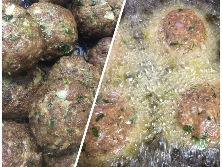 Heat the oil in a large skillet and fry the meatballs in batches,when the meatball is golden brown and slightly crispy remove from the oil and drain on paper towel.
