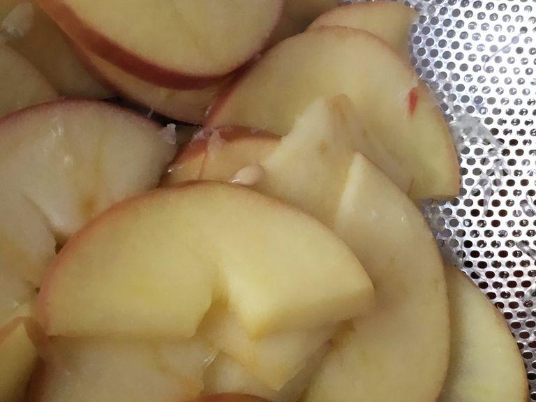 Add water and lemon juice in a bowl add your apple slices Microwave slice for 45seconds