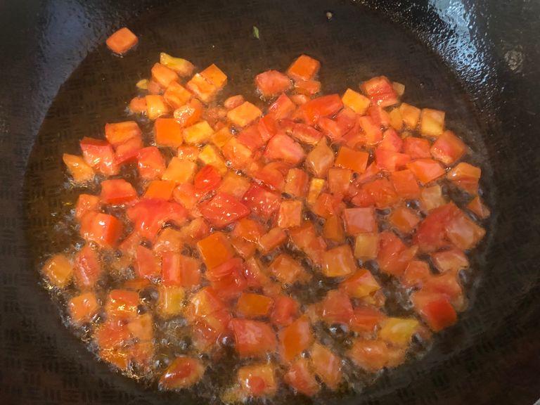 Heat the oil and sauté the tomato and the red bell pepper