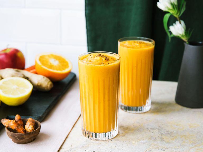Carrot smoothie with apple and ginger