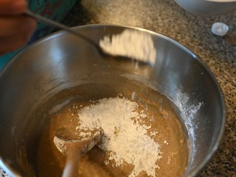 To make the icing: beat the butter until smooth and slowly add the icing sugar and mix until combined.