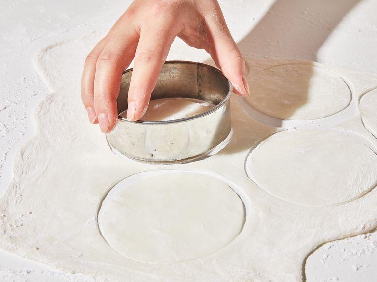Generously spread the tapioca starch on a clean work surface and place the mochi dough on it, also dusting generously with tapioca starch. Thinly roll it out with a rolling pin and then cut out 6 circles using a cookie cutter ring (approx. 10 cm/ 4 in. in diameter).