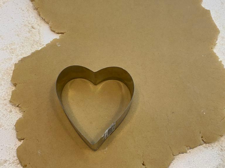 On a lightly floured surface, roll out the dough to a thickness of 2.5cm/1in. Stamp out about as many hearts shaped biscuit cutter (or any other shape!) as you can. 