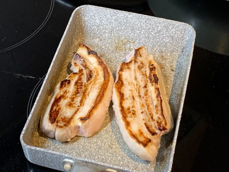 Grill both sides of the pork belly until it turns brown.