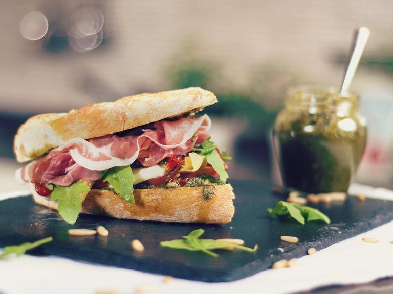 Italienisches Sandwich mit Parmaschinken