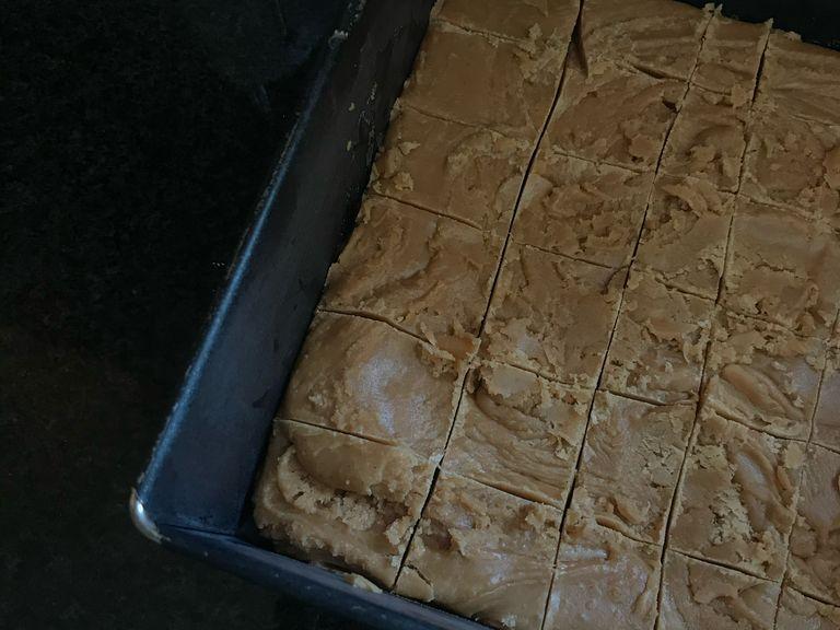 Pour the fudge into a square or circular cake tin or small baking tray. Smooth out with a knife and then after 10 mins, score into square/pieces with a knife so it is easy to break when it has set fully.