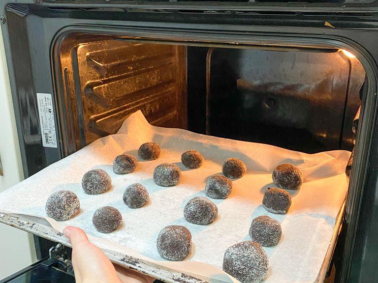 place the balls on a tray with wax paper and put in the oven at 180 degrees Celsius for approximately 15 minutes