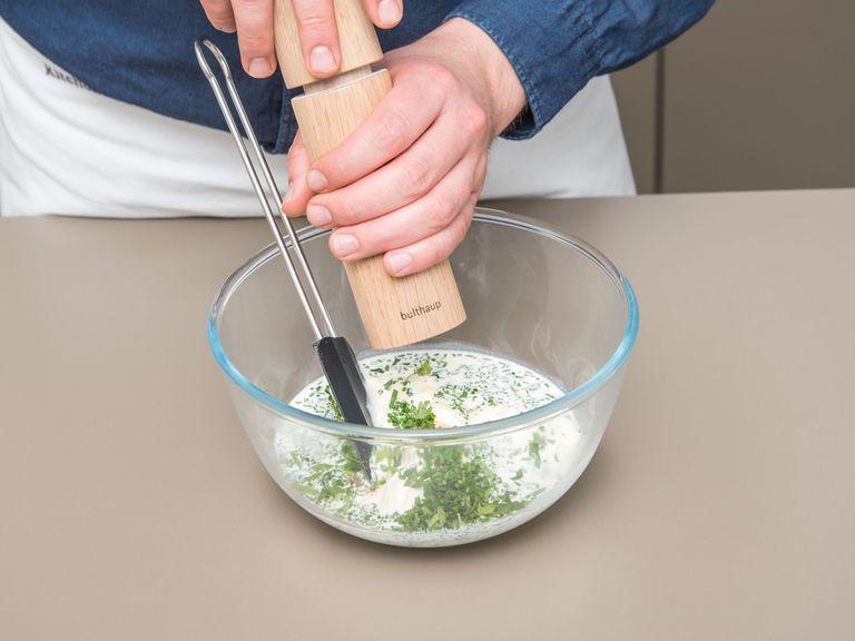 Juice lemon. In a bowl, whisk together mayonnaise, cream, quark, chives, lemon juice, parsley, and garlic powder. Season with salt and pepper to taste.