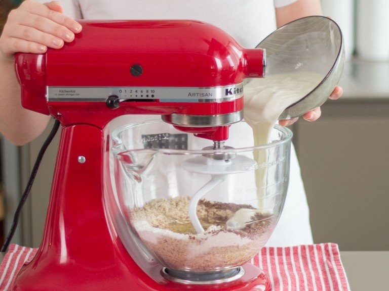 Add egg whites and yogurt to standing mixer. Beat for approx. 2 – 3 min. until a smooth, even dough has formed.