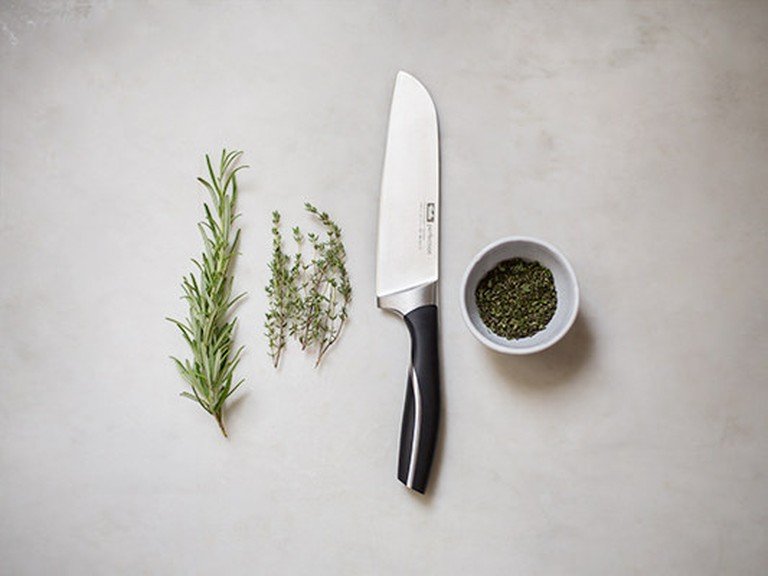 how-to-chop-herbs