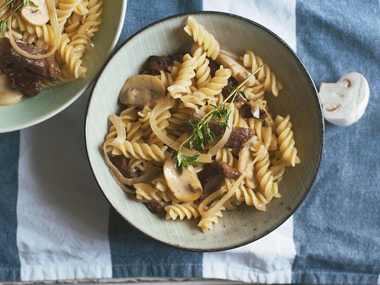 Pasta with beef and creamy mushrooms
