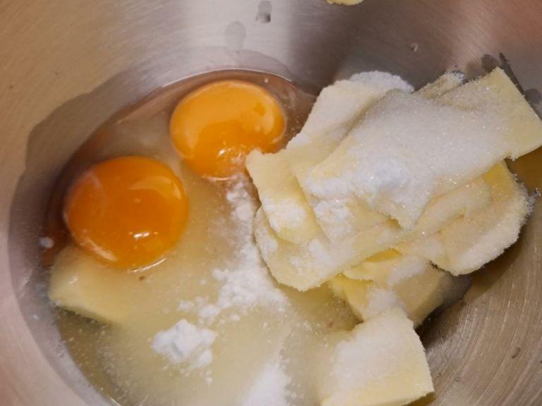 In a bowl of a standing mixer combine butter, sugar, eggs, banana, vanilla, and lemon juice.