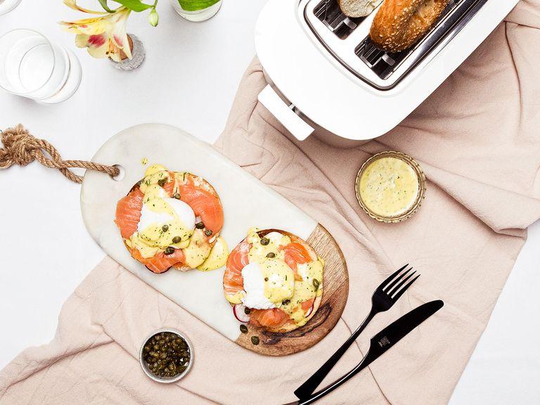 Bagels Benedict with smoked salmon and herby hollandaise