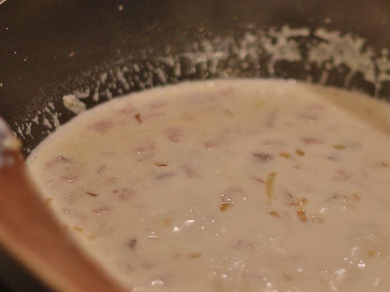 Add cream and simmer on medium for approx. 3 min.
