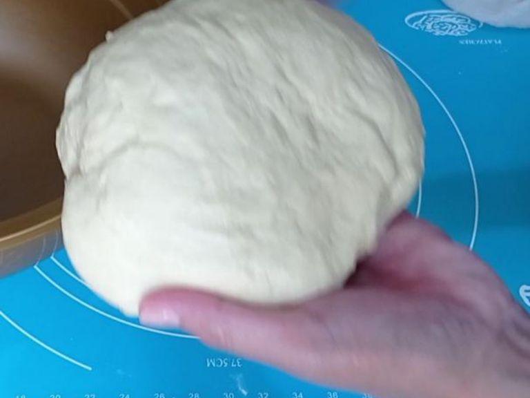 Make the dough into a ball, add about 1 tbsp oil into the bowl and place the dough into the bowl, drizzle with oil. Cover the bowl with kitchen towel and let it rest for 1 hour.