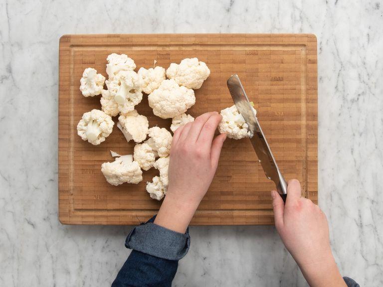 Preheat oven to 200°C/390°F. Cut cauliflower into bite-sized pieces. Drain and rinse canned chickpeas. Peel and finely slice ginger and garlic. Finely slice scallion and set aside.