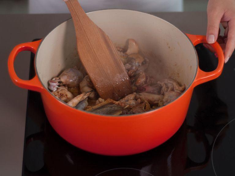 Add vegetable oil and sugar to a large saucepan. Cook over medium heat until a dark caramel forms. Add chicken pieces and sauté for approx. 1 – 2 min. until browned.