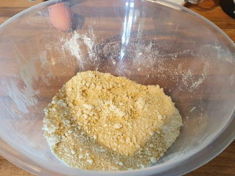 Put the self raising flour into a mixing bowl and add the butter. Rub the butter into the flour. Mix to a breadcrumb texture.