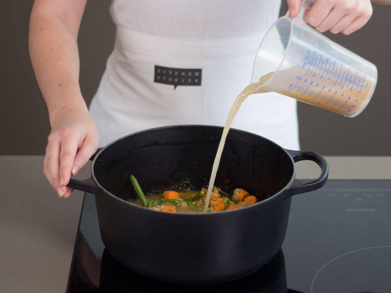 Add carrots and green beans to pan and sauté for approx. 3 – 5 min. Pour chicken stock into pan and season with salt and pepper. Bring everything to a boil and then reduce to low heat. Cover with a lid and cook for approximately 10 – 12 min. until rice is done.