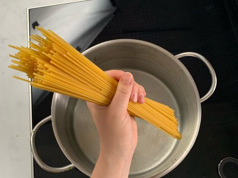 Cook pasta in plenty of salted water for approx. 12 min.