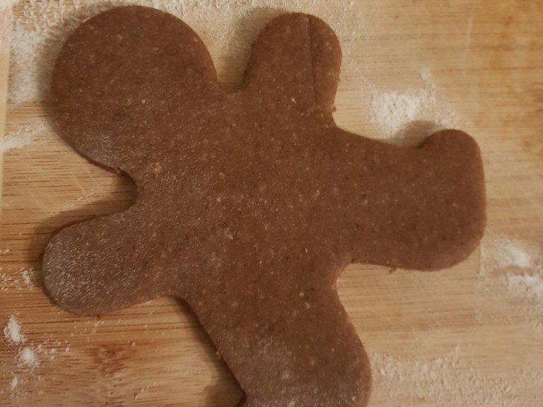 Roll the doughapprox. 0.5 cm thin and cut out in desired forms. Use plain white flour to avoid sticking. Preheat oven to 170°C with hot air on. Place the ginger bread on a tray on backing paper leaving some space between and coat them with a bit of milk. Bake for 10 minutes. Decorate as you wish.